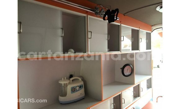 Buy Import Toyota Hiace White Car in Import - Dubai in Arusha Buy Import Toyota Hiace White Car in Import - Dubai in Arusha