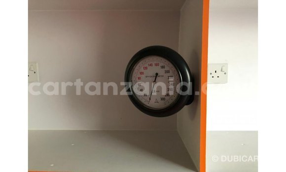 Buy Import Toyota Hiace White Car in Import - Dubai in Arusha Buy Import Toyota Hiace White Car in Import - Dubai in Arusha