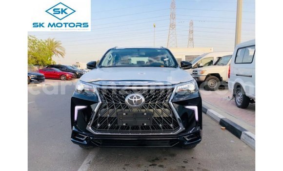Nunua Imported Toyota Fortuner Nyeusi Gari ndani ya Import - Dubai nchini Arusha