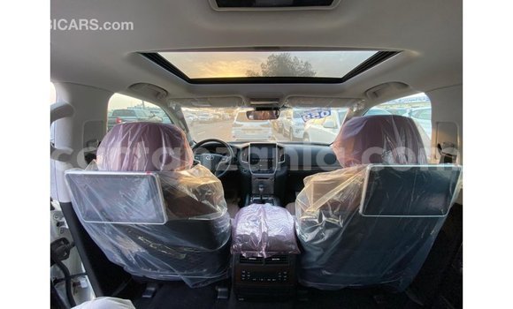Buy Import Toyota Land Cruiser White Car in Import - Dubai in Arusha Buy Import Toyota Land Cruiser White Car in Import - Dubai in Arusha