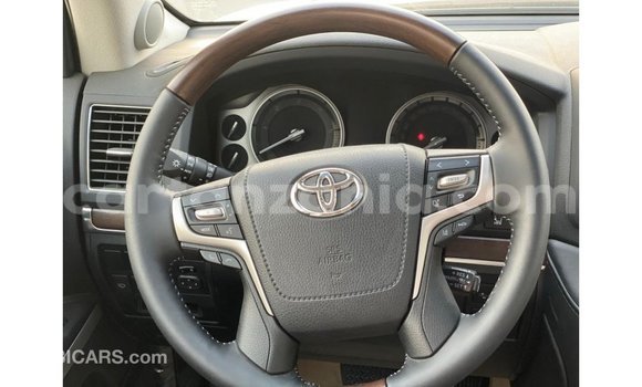 Buy Import Toyota Land Cruiser White Car in Import - Dubai in Arusha Buy Import Toyota Land Cruiser White Car in Import - Dubai in Arusha